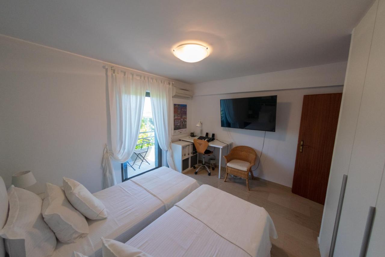 Waves Villa Anavyssos Exterior photo